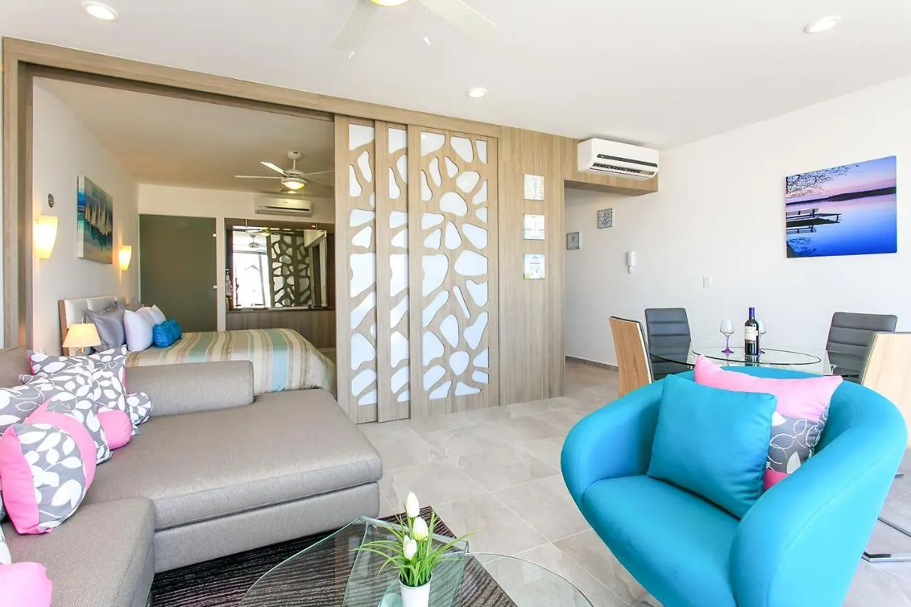 アパート Stunning Marea With Stellar Oceanview Rooftop Pool! プレヤデルカーメン