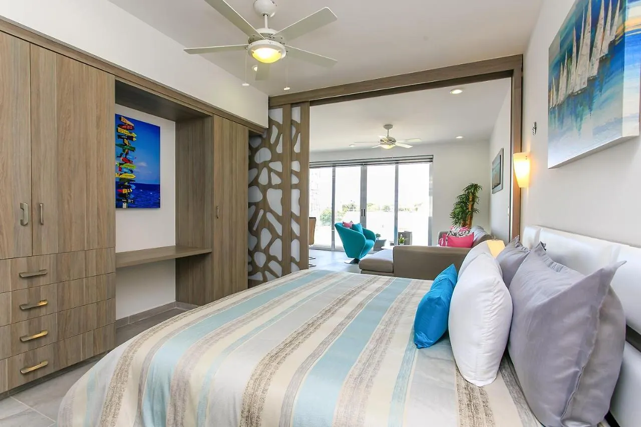 アパート Stunning Marea With Stellar Oceanview Rooftop Pool! プレヤデルカーメン